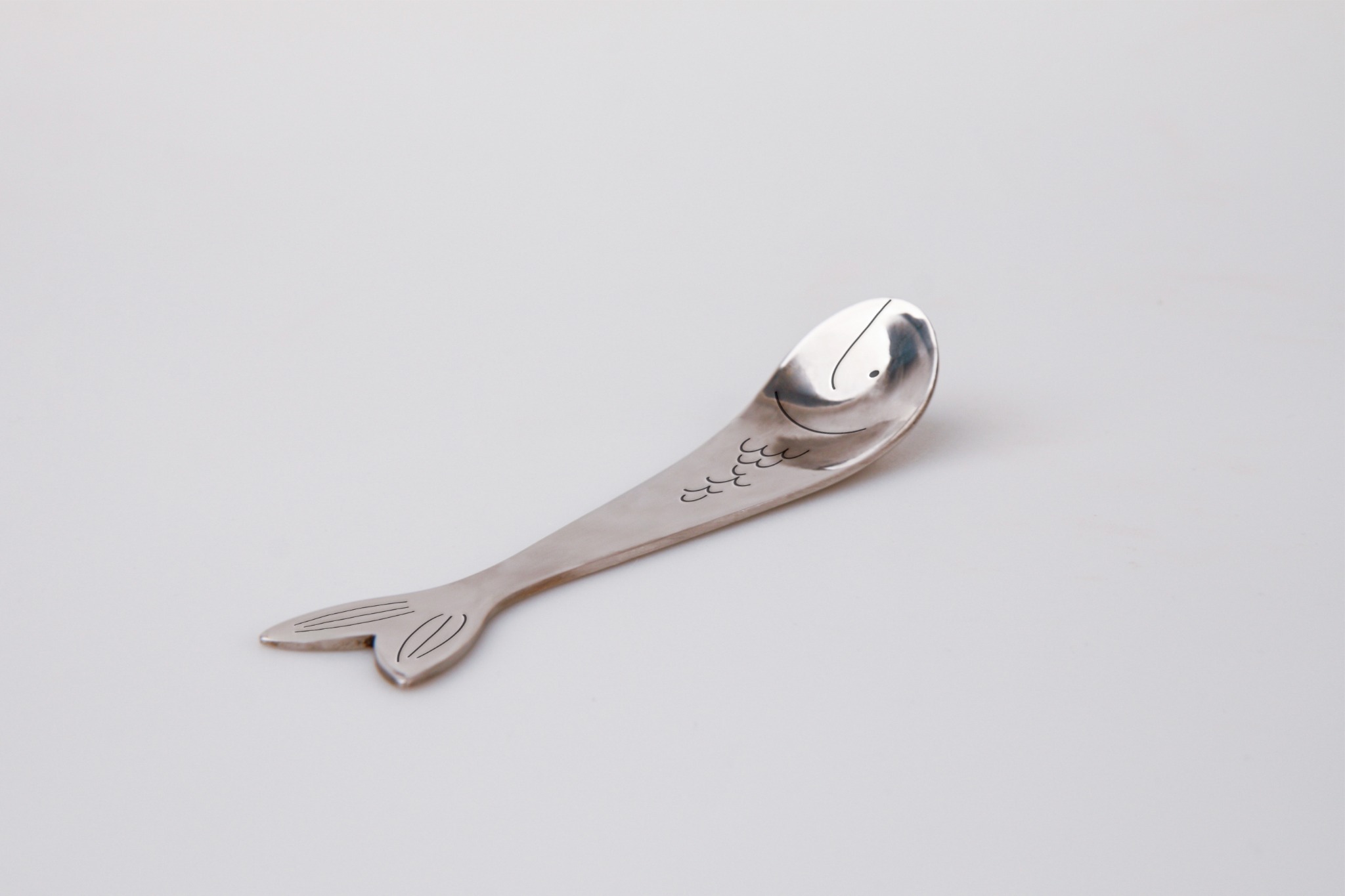 Fish-shaped children’s spoon